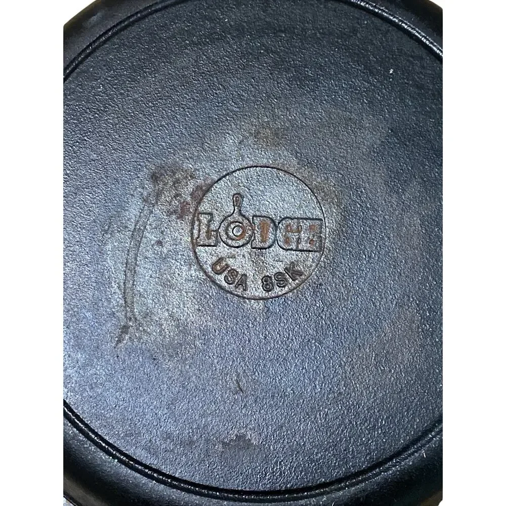 Lodge 8SK Cast Iron Skillet 10.25” Double Spout Frying Pan Made in USA